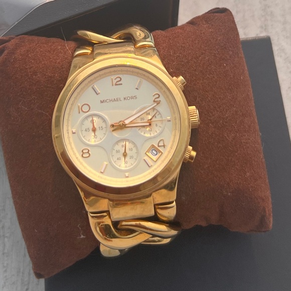 Michael Kors twisted chain Watch main image 8